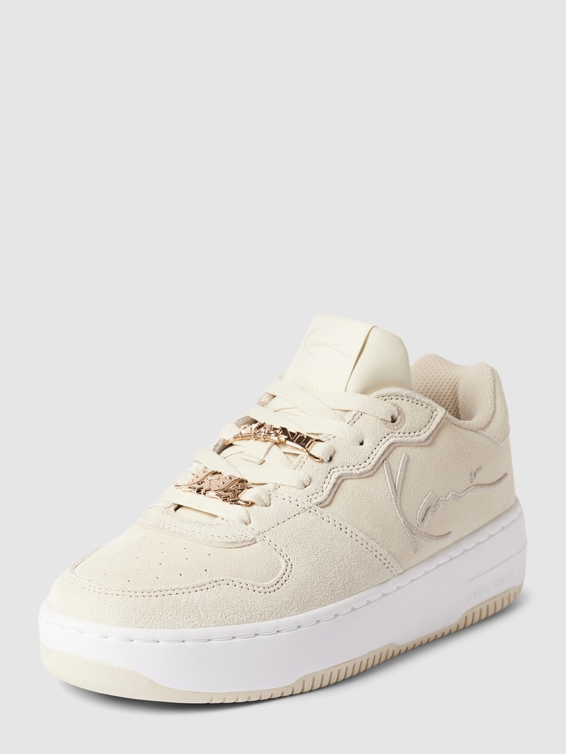 Sneaker mit Label-Detail in beige