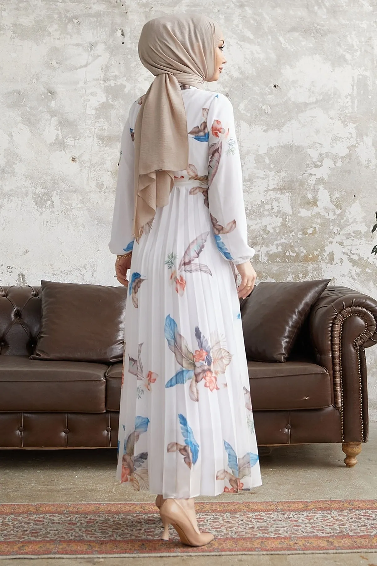 InStyle  Ares Chiffonkleid mit Federmuster – Weiß