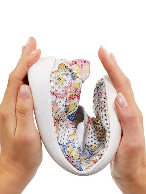 Slipper mit sommerlicher Lochung