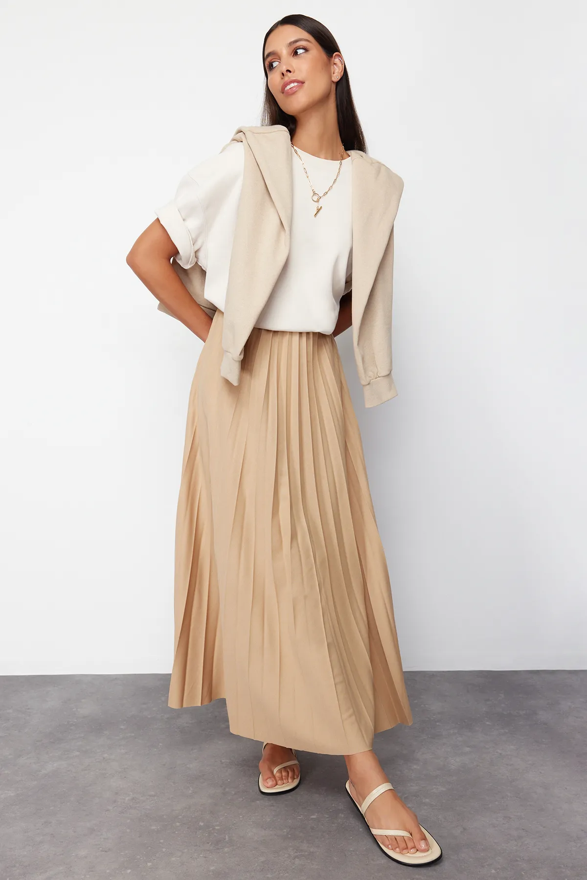 Trendyol Modest  Dunkelbeiger, plissierter Strickrock TCTSS24EE00005