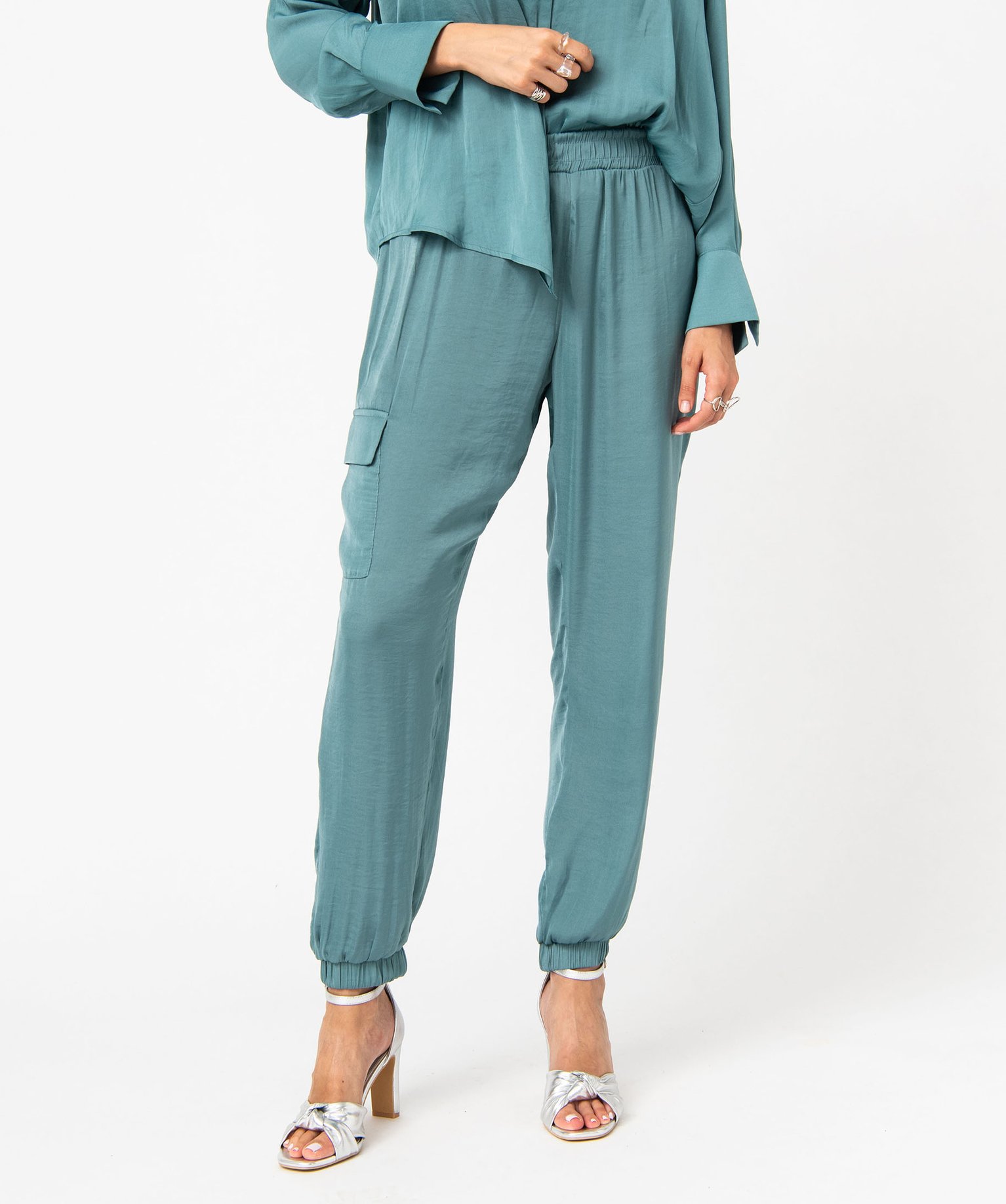 Pantalon cargo en matière satinée femme vert clair | GEMO