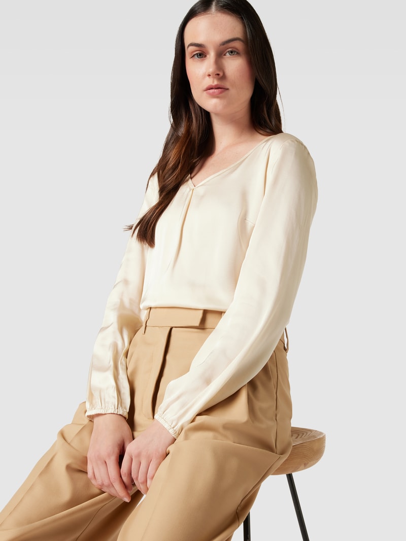 Bluse mit V-Ausschnitt in sand