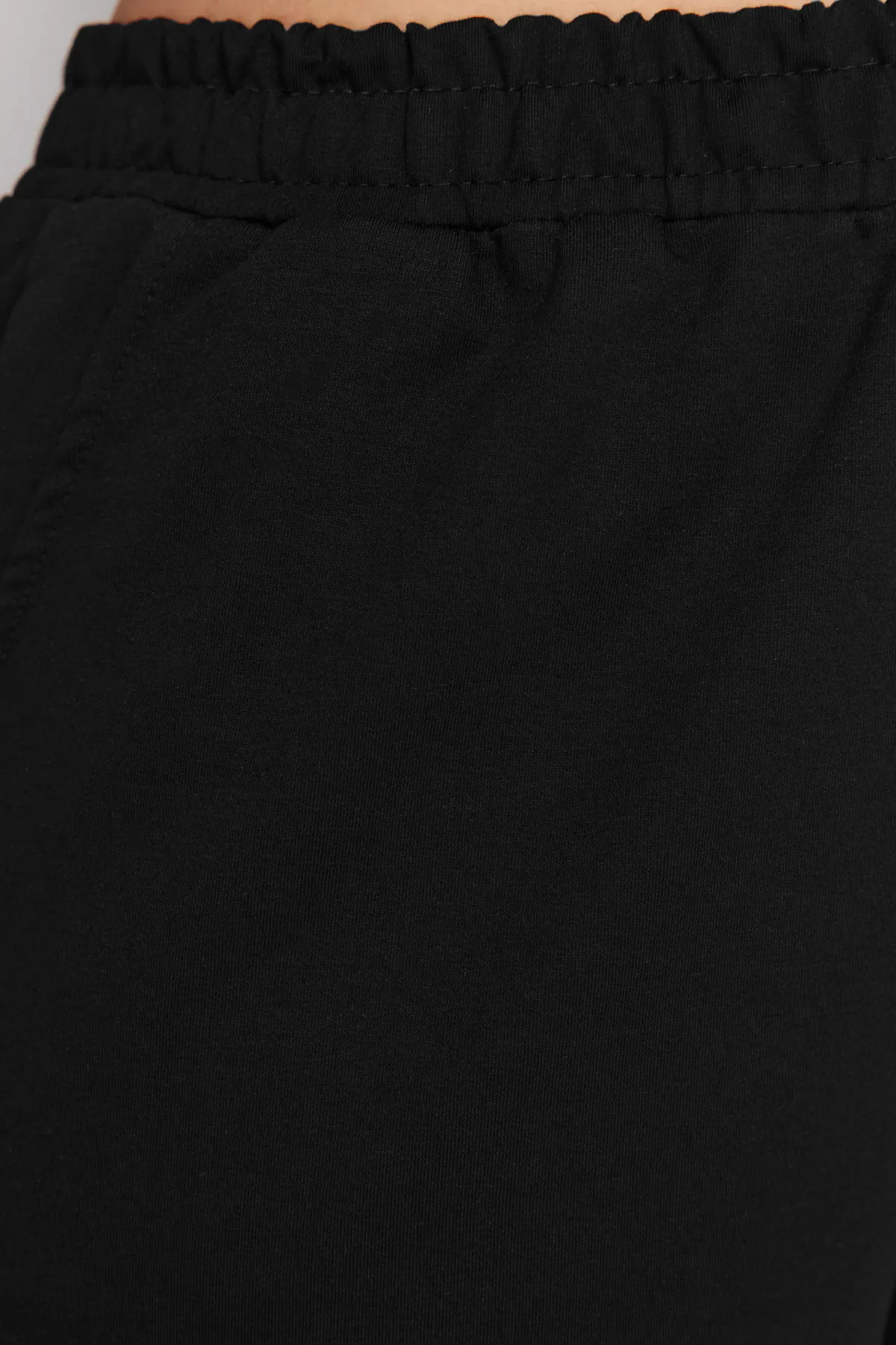 Trendyol Curve  Schwarze Loose Jogger-Strick-Jogginghose mit dünnen elastischen Beinen TBBAW23AJ00002