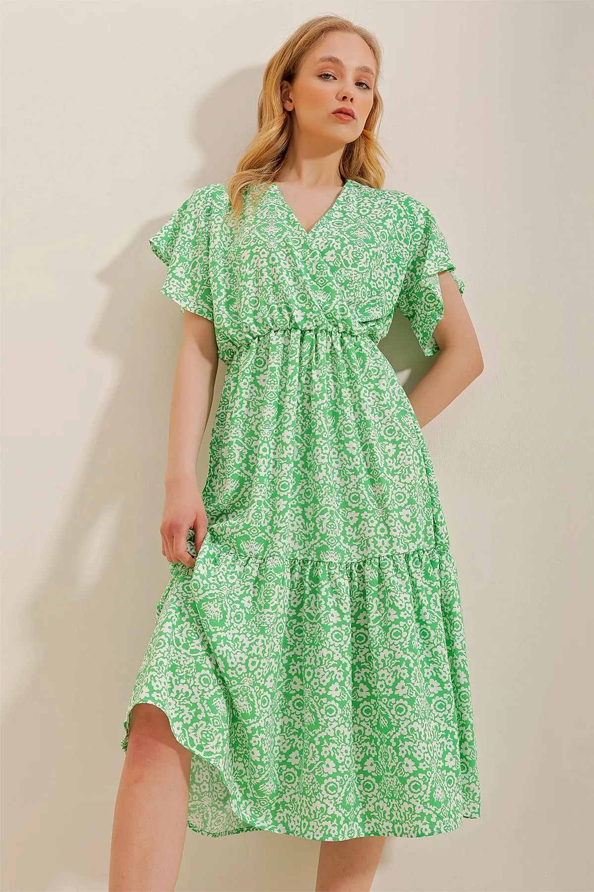Trend Alaçatı Stili  Damenkleid aus apfelgrünem, zweireihigem Kragenrock mit Volant aus Viskose ALC-X4373