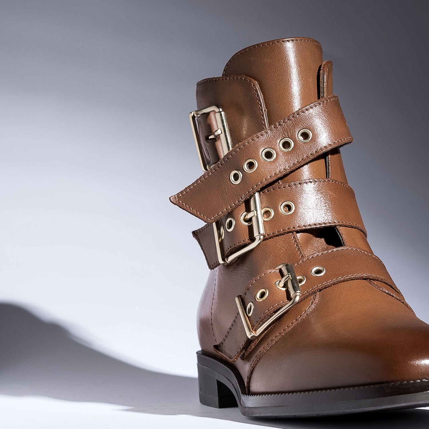Boots cognac en cuir éco-conçu avec 3 brides