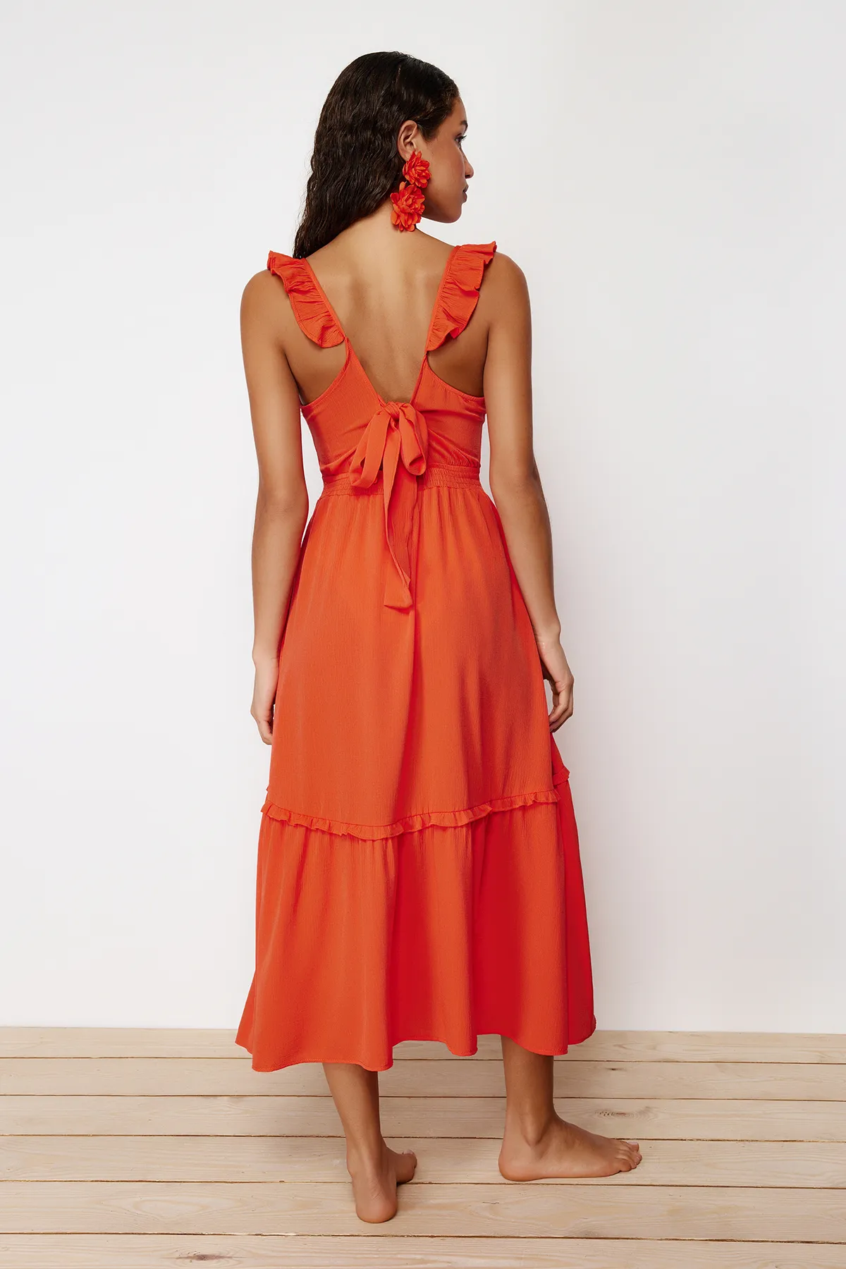 Trendyol Collection  Orangefarbenes Maxi-Strandkleid mit gewebten Rüschen TBESS24EL00092