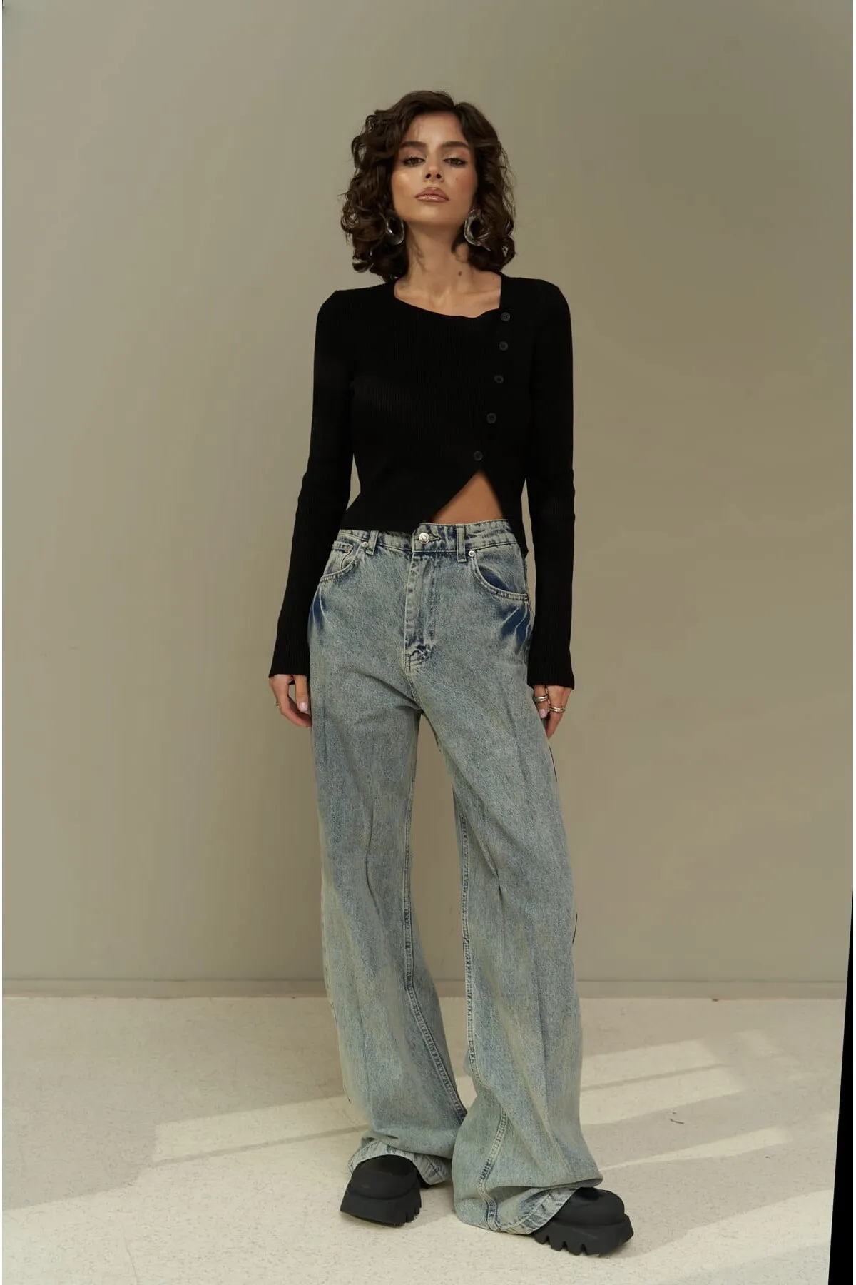 MAİ COLLECTİON  Kloe Strickwaren-Crop mit Knopfdetail