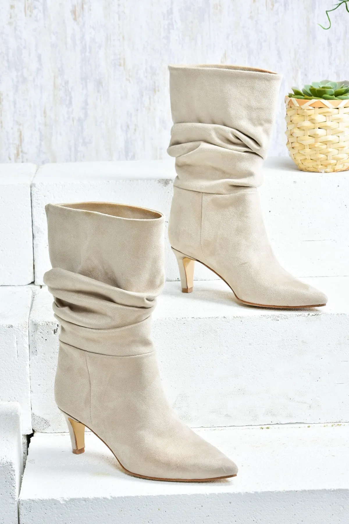 Fox Shoes  Haut-Wildleder-geraffte Damenstiefel mit kurzem Absatz L882861902