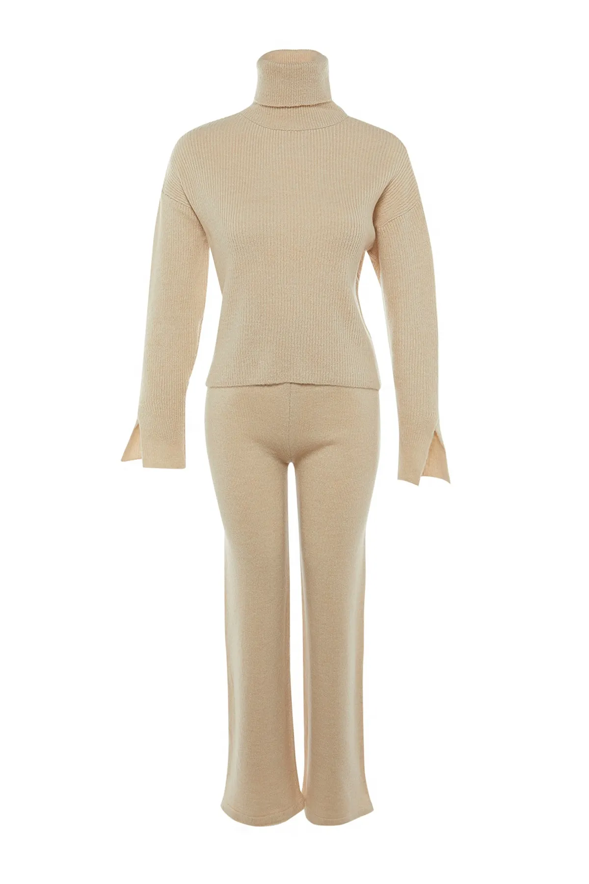 Trendyol Collection  Set aus weichem, strukturiertem Basic-Strickoberteil und -unterteil mit Hose in Stone TWOAW22AU0312