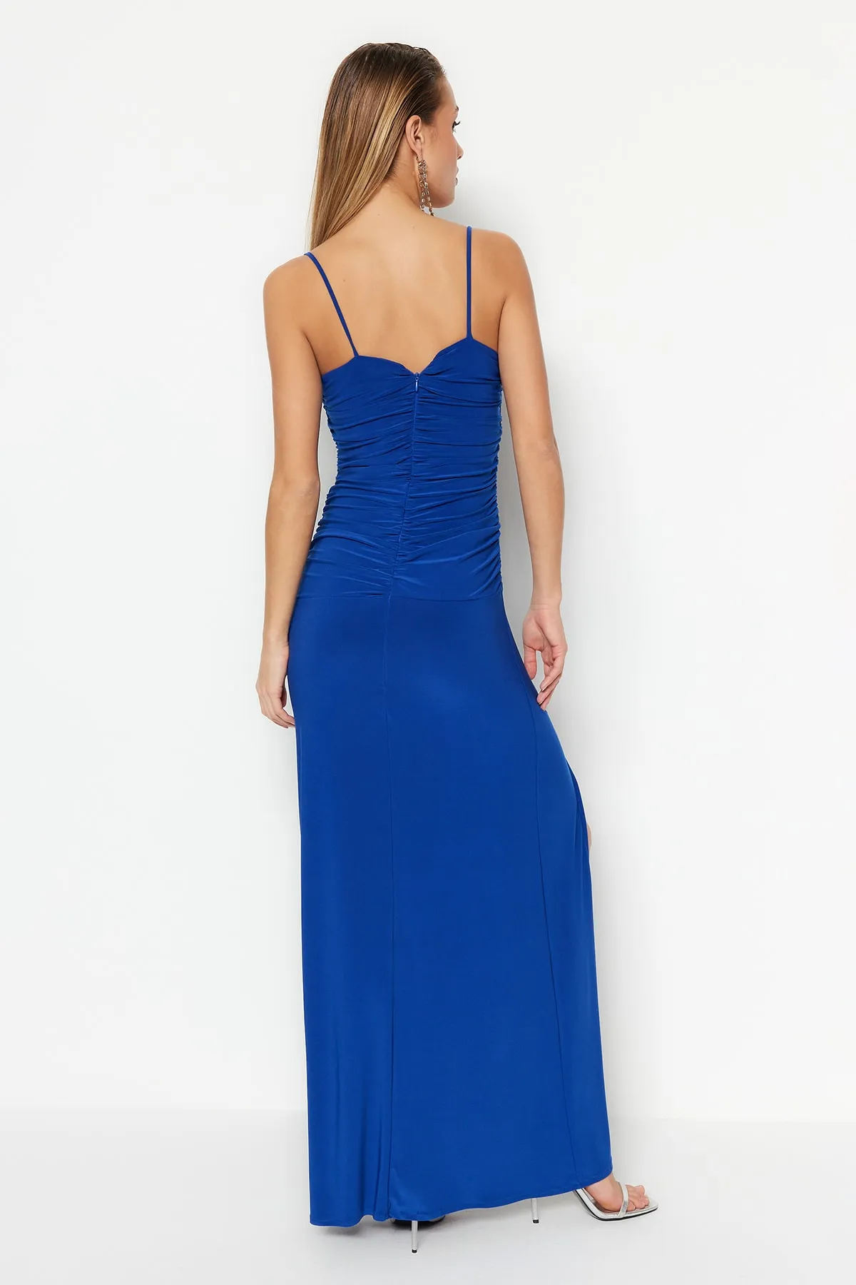Trendyol Collection  Langes gestricktes Abendkleid von Saks TPRSS22AE0112