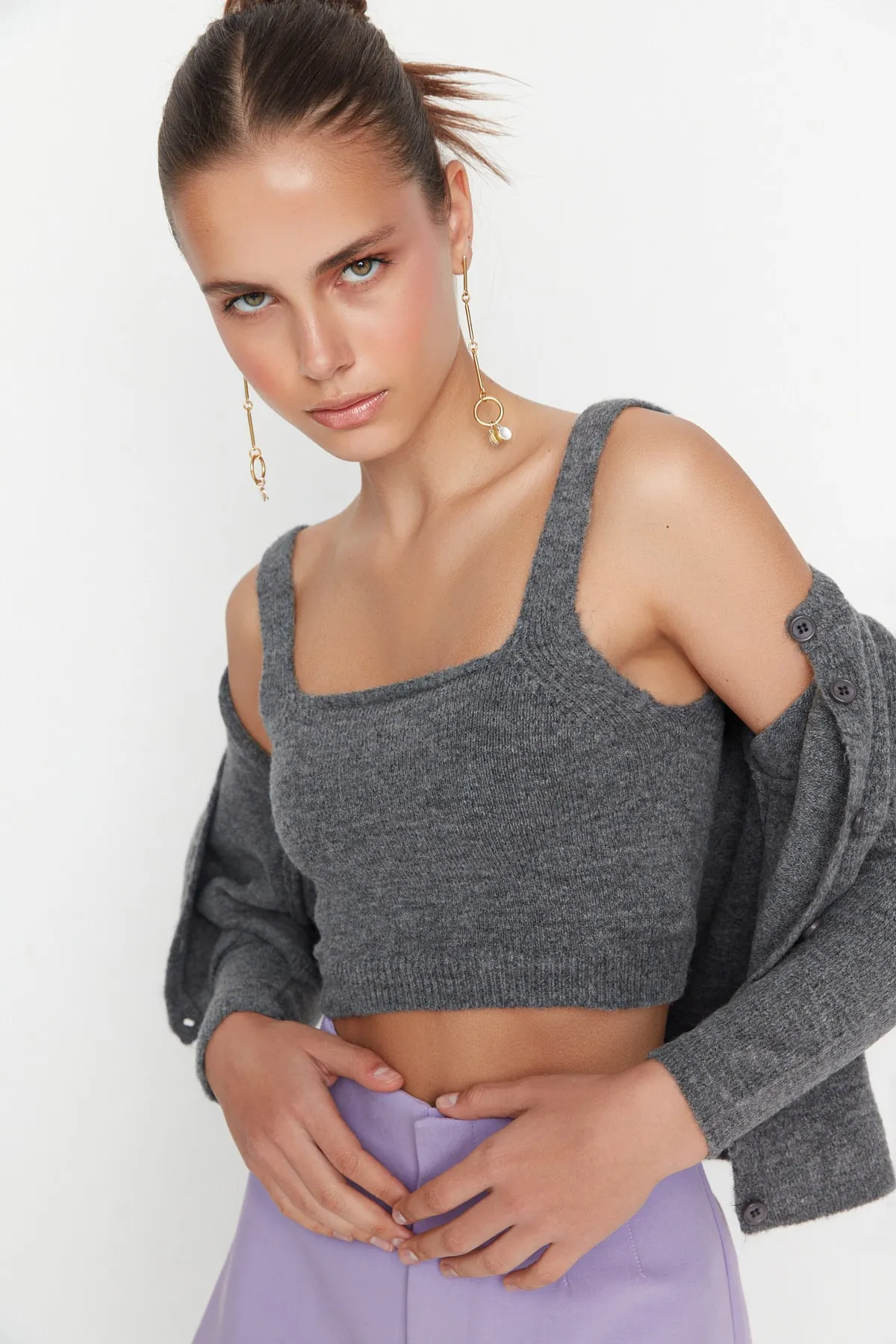 Trendyol Collection  Anthrazit Kurzes, weich strukturiertes Blusen-Cardigan-Strickset Strickcardigan TWOAW21HI0107