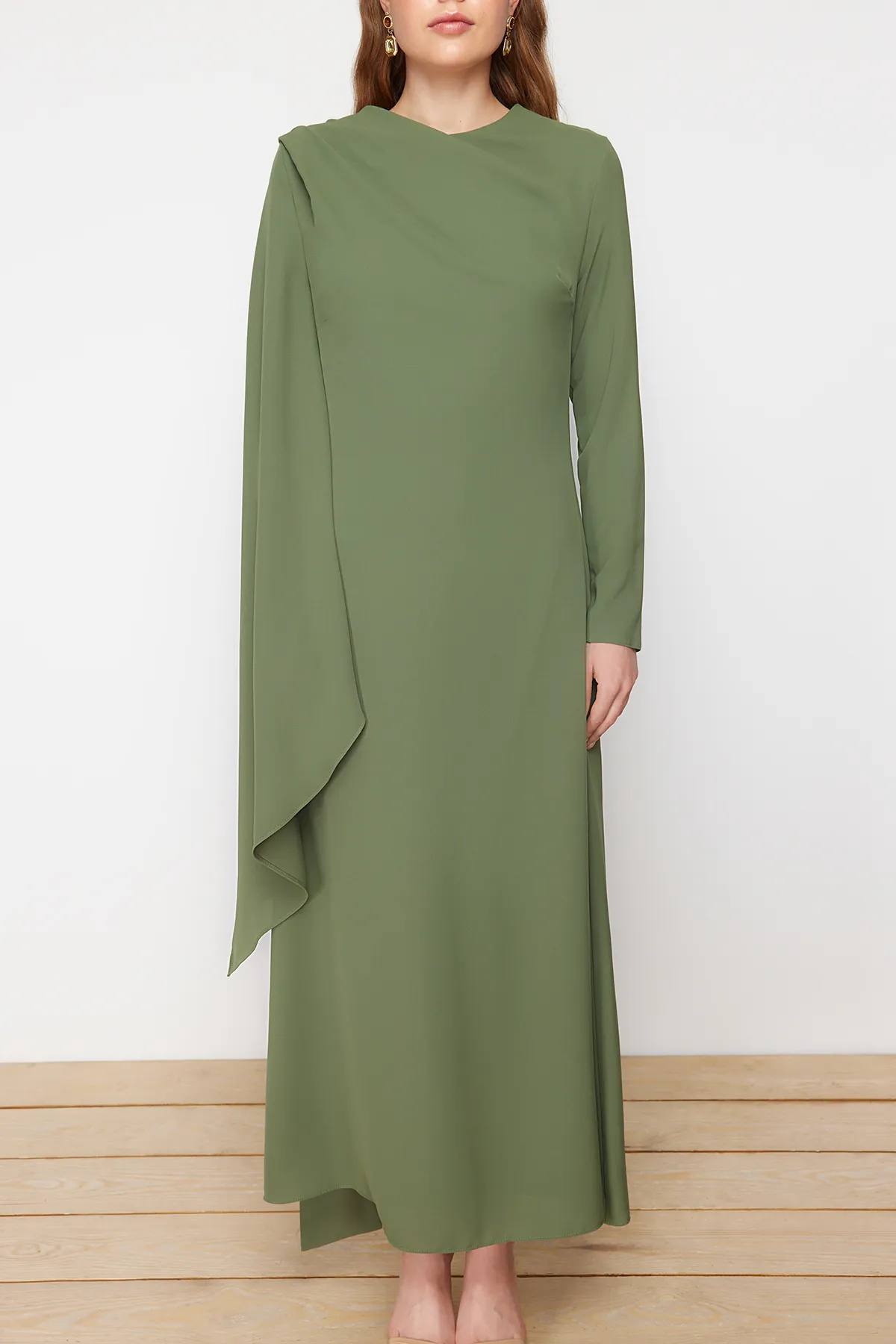 Trendyol Modest  Khakifarbenes Abendkleid mit Schalkragen TCTSS24DB00036