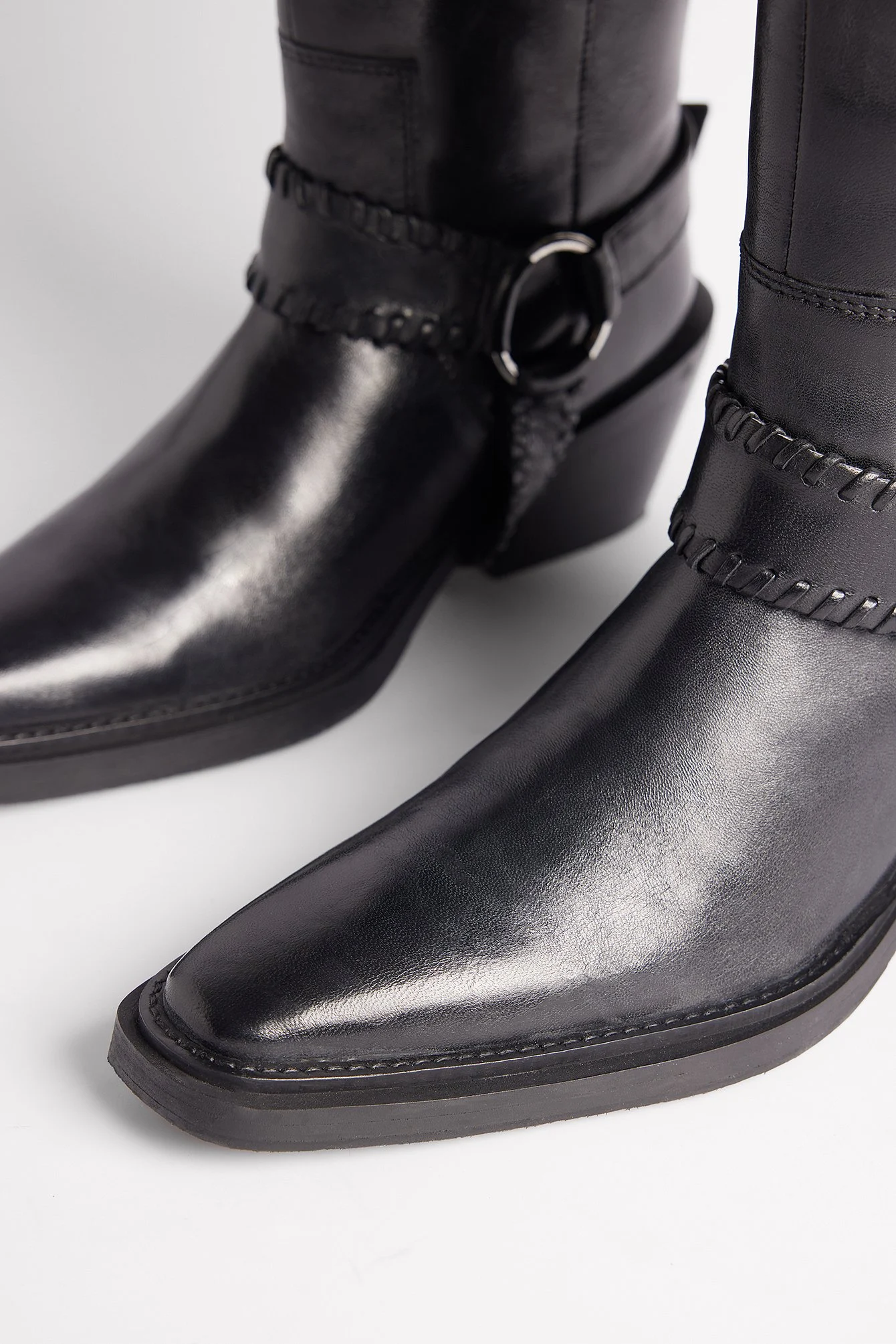 Cowboystiefel aus Leder mit Schnallendetail