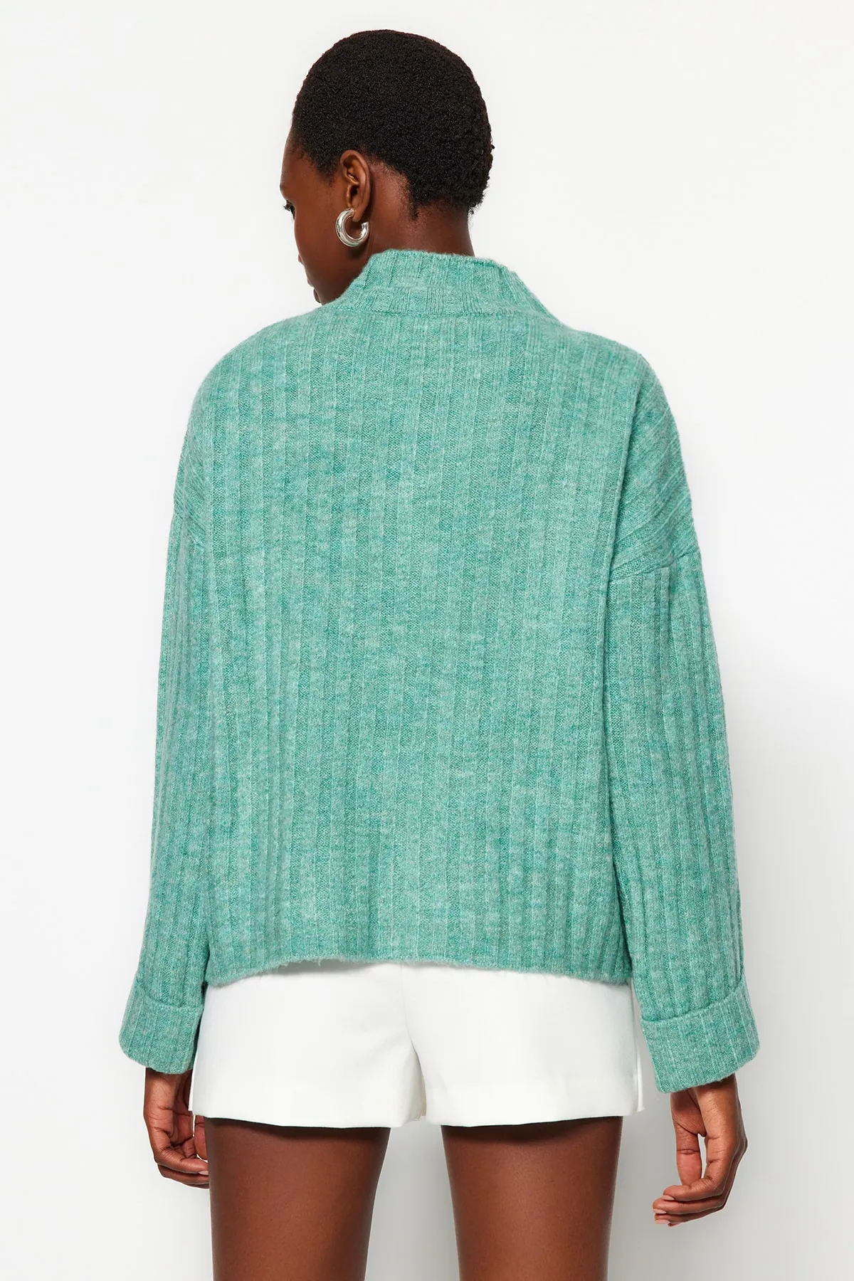 Trendyol Collection  Mintfarbener, weicher, strukturierter Strickpullover mit Stehkragen und weiter Passform TWOAW21KZ0783