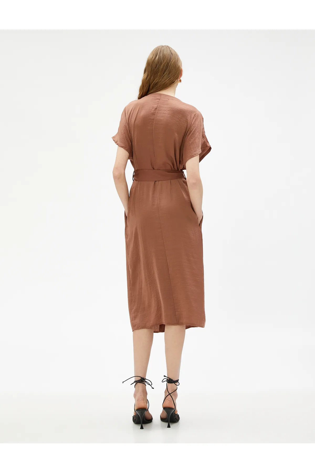Koton  Hemdkleid in Midi-Länge mit V-Ausschnitt und Gürtel