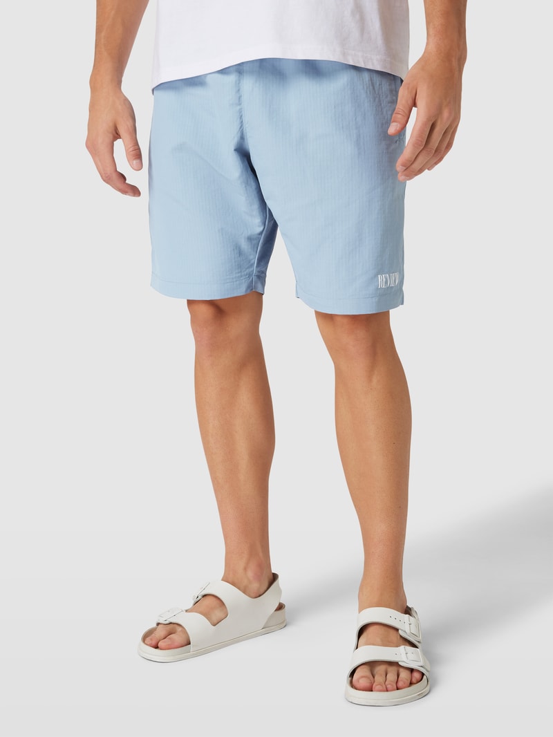 Shorts mit Label-Print in hellblau