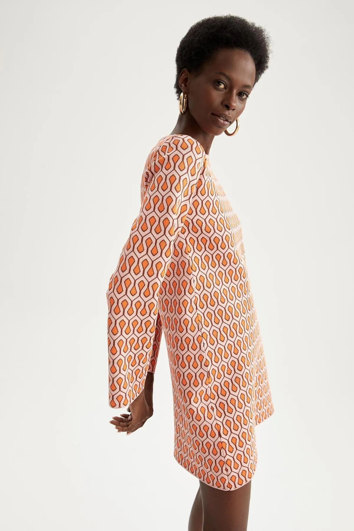 DeFacto  Langärmliges Minikleid aus Jacquard-Strick mit normaler Passform und Rundhalsausschnitt
