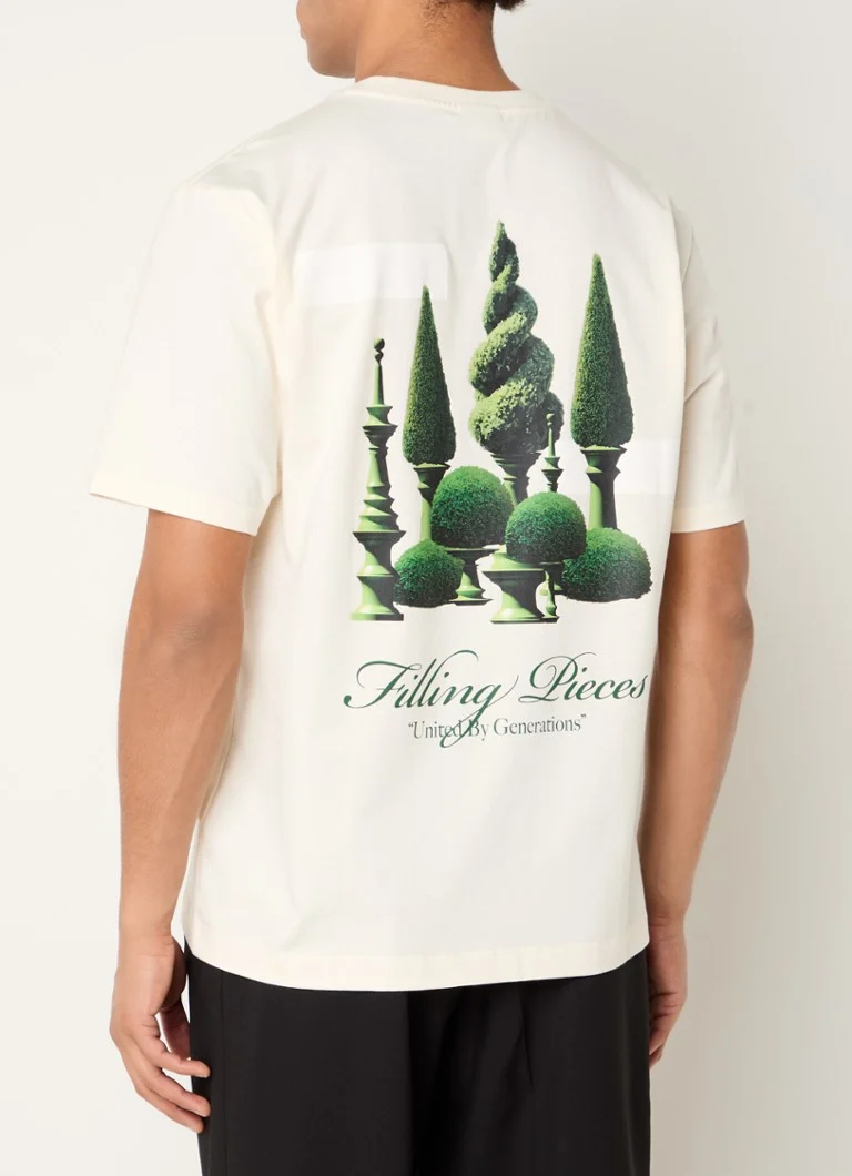 Filling Pieces Topiary T-skjorte laget av økologisk bomull med logo og trykk på ryggen