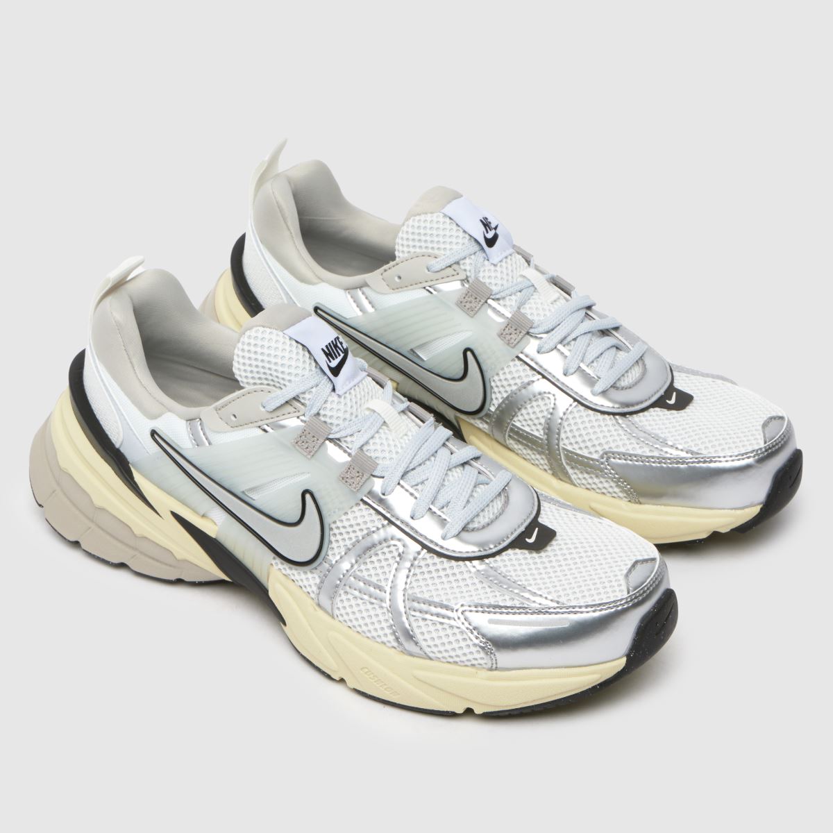 Nike v2k träningsskor i vitt och silver
