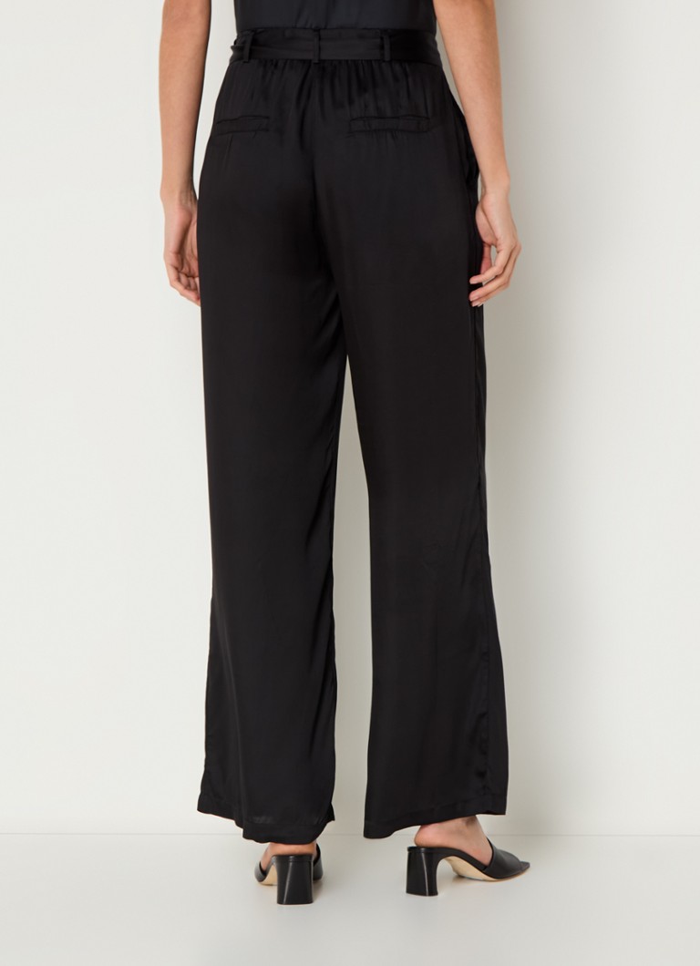 Pantaloni estivi a vita alta e gamba larga in raso con cintura.