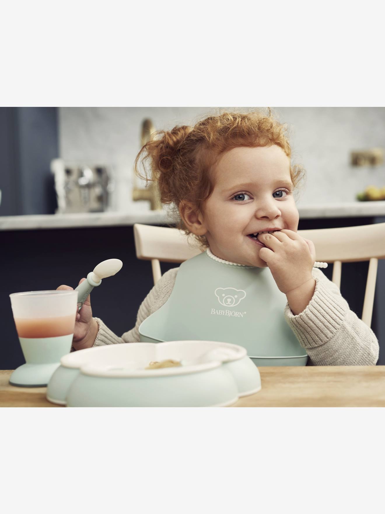 Bavoir avec récupérateur BabyBjörn bleu pastel