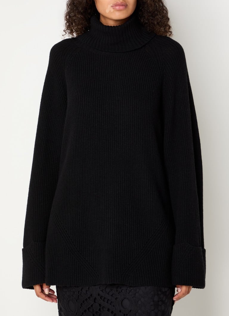 Vanilia Oversized fine-knit turtleneck in cashmere blend