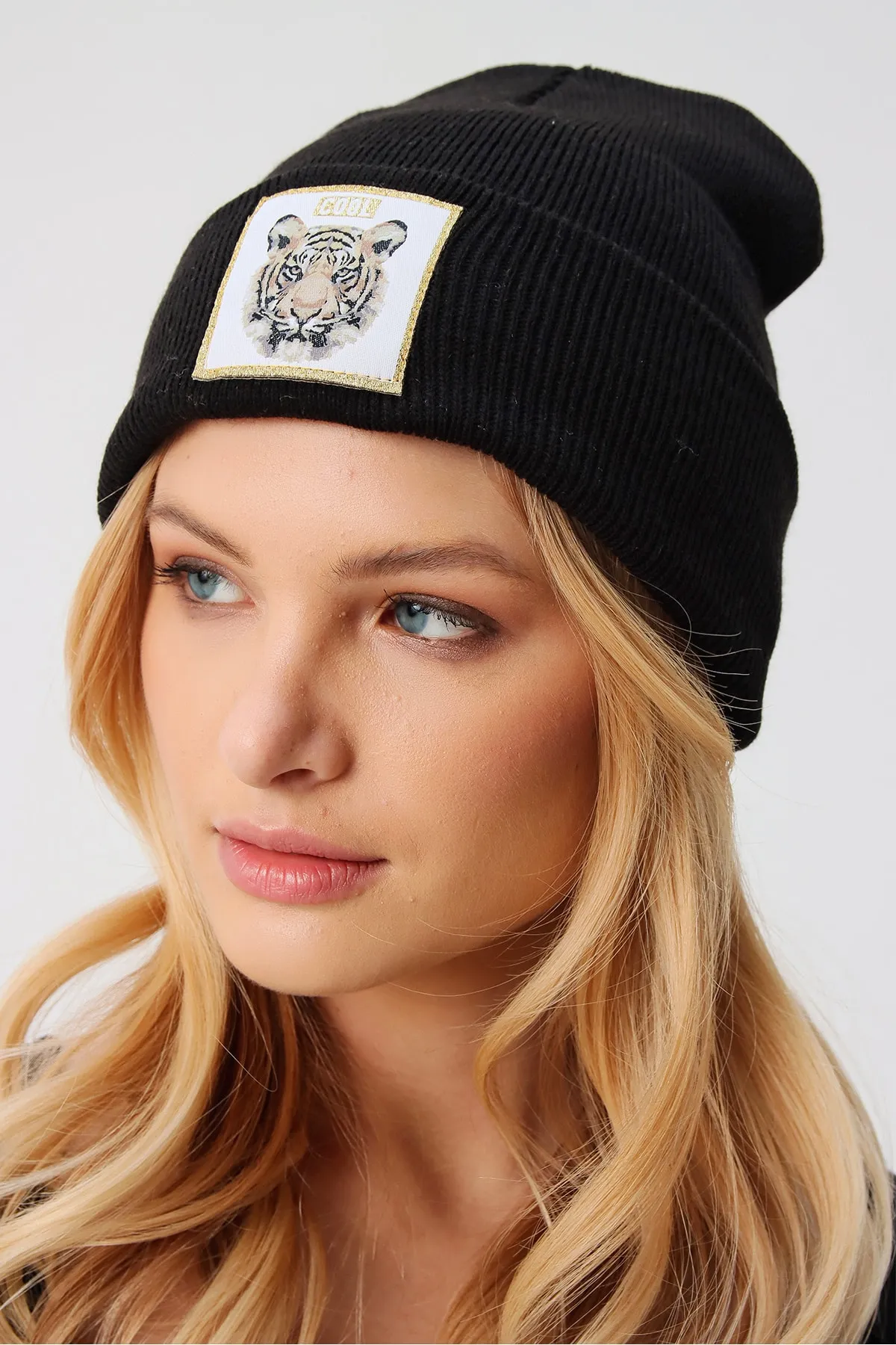 Trend Alaçatı Stili  Schwarze Damenmütze mit Tigerstickerei ALC-A2059