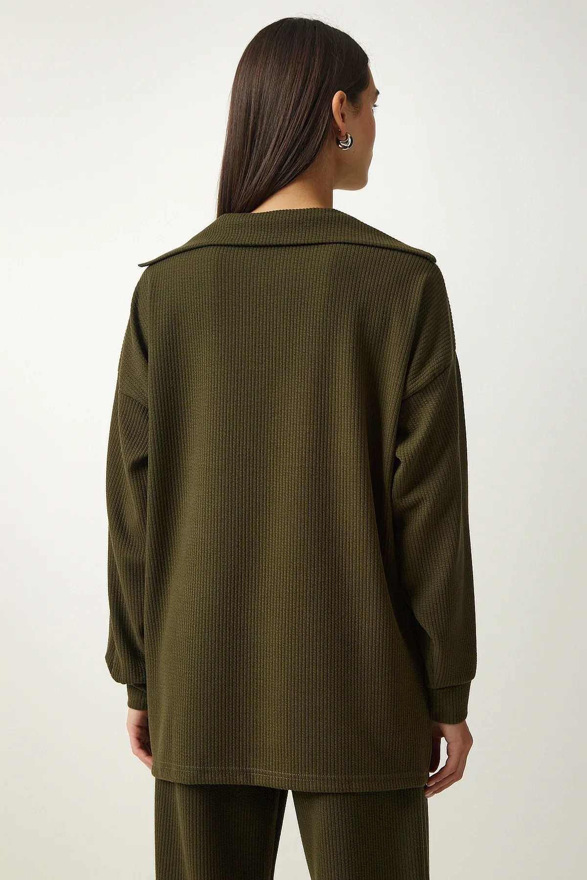 Happiness İstanbul  Damen-Set aus schnurgebundener Strickbluse und Hose in Khaki EW00004