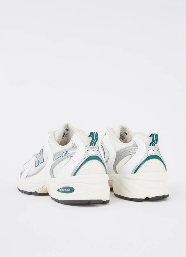 Buty sportowe New Balance 530 z siateczki ze skórzanymi detalami.