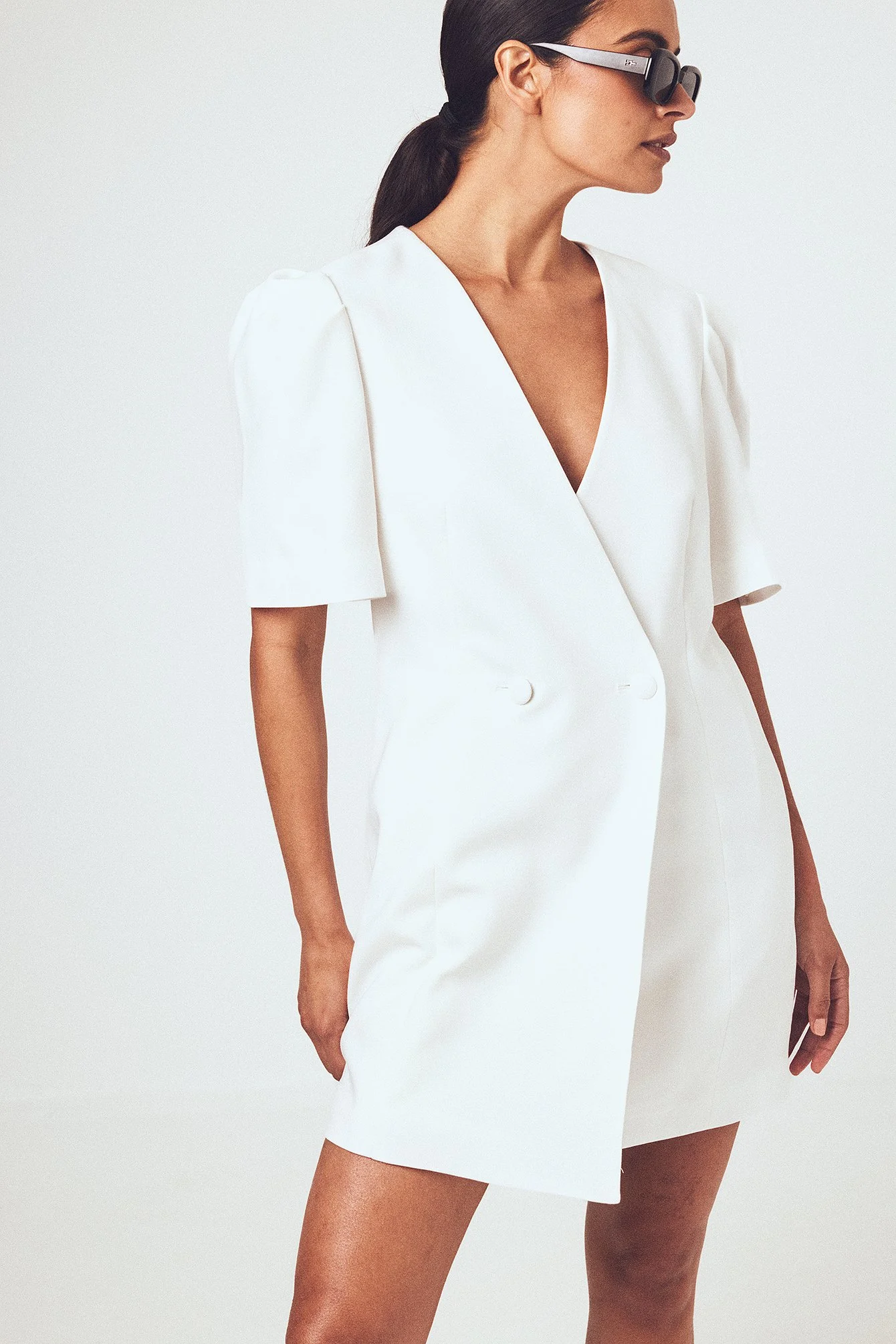 Gewebtes zweireihiges Minikleid