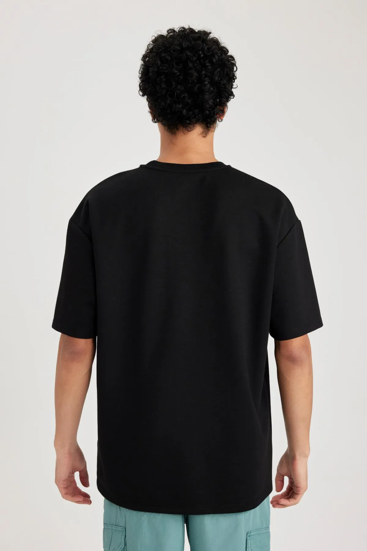 DeFacto  Kurzarm-T-Shirt aus schwerem Stoff mit Rundhalsausschnitt in Oversize-Passform X3926az23au