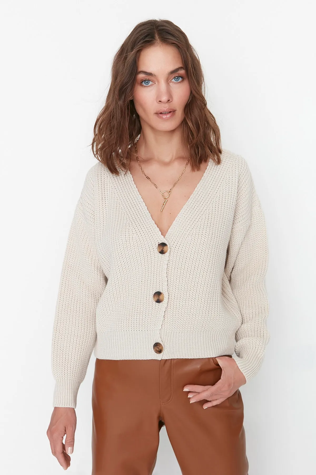 Trendyol Collection  Strickjacke mit Steinknopfdetail