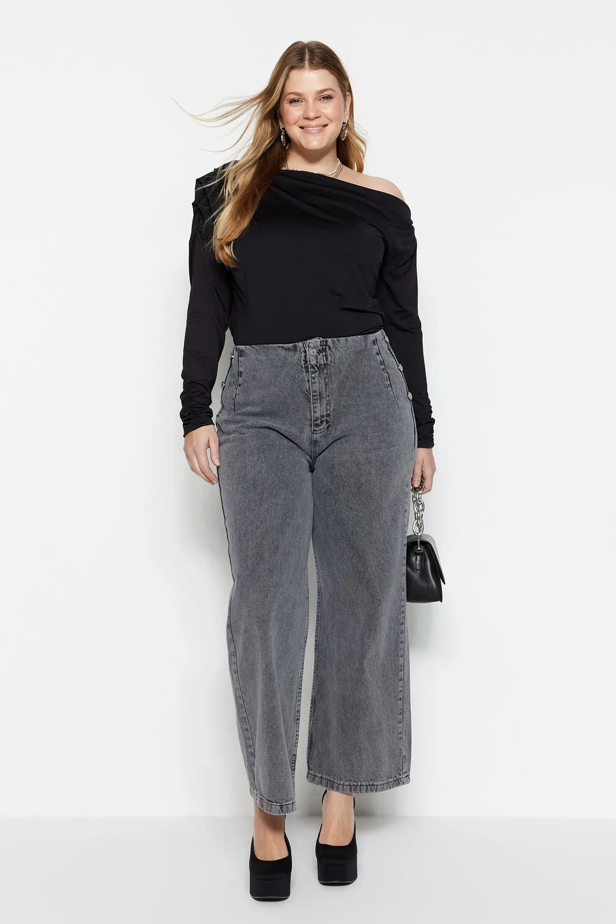 Trendyol Curve  Schwarze Scuba-Schulterdetaillierte, flexible Strickbluse TBBAW23AF00010