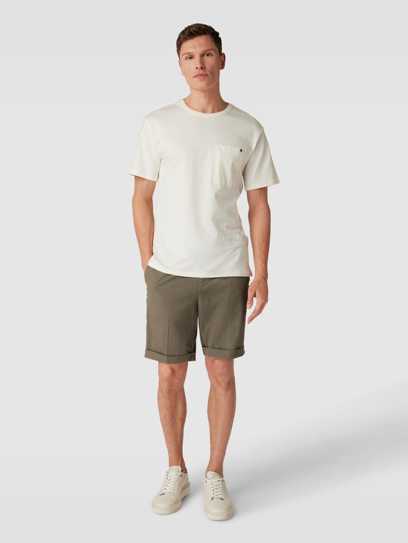 Shorts mit seitlichen Eingrifftaschen in olivgrün