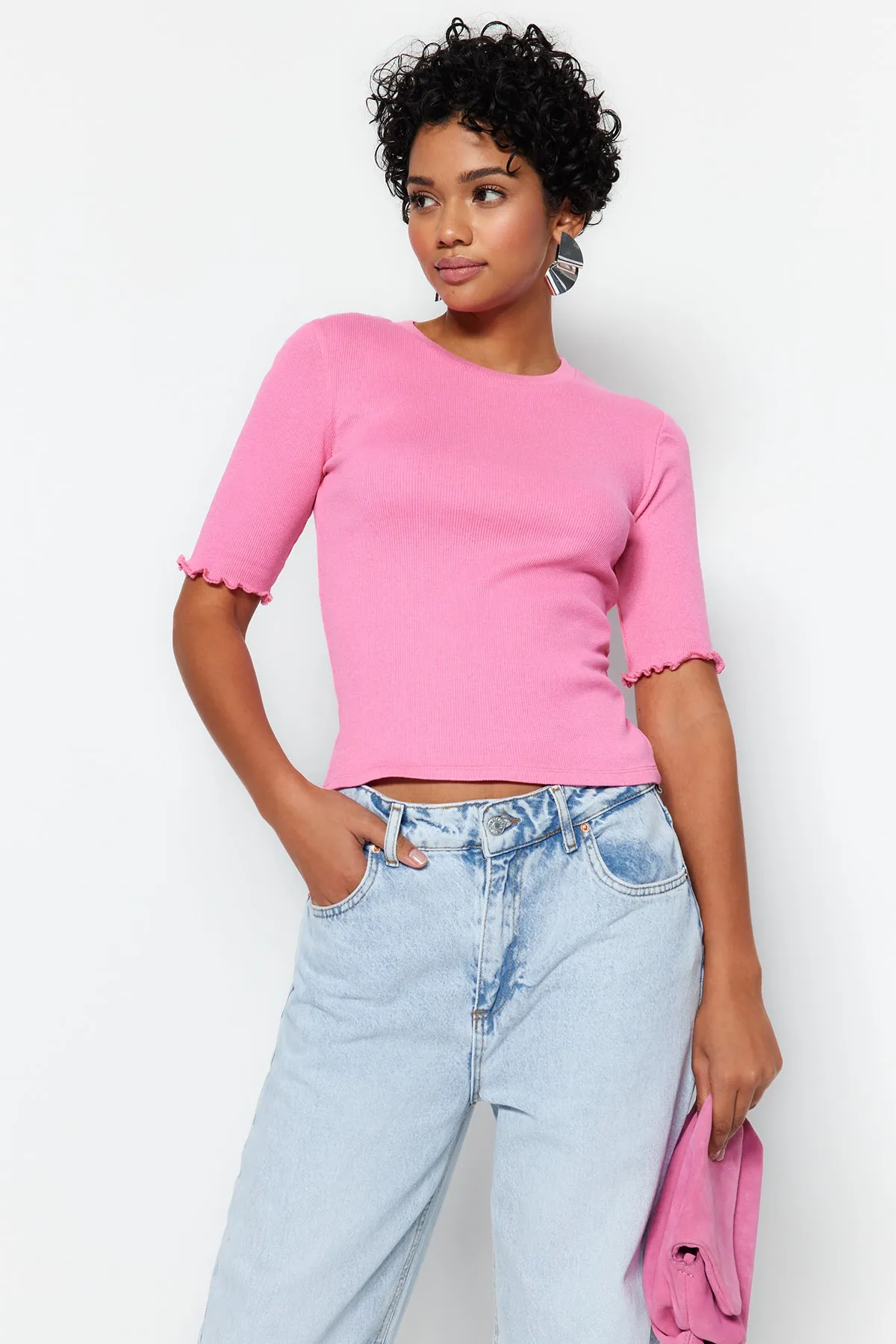 Trendyol Collection  Rosafarbene, gerippte, taillierte, dehnbare Strickbluse mit Rundhalsausschnitt TWOSS23BZ00025