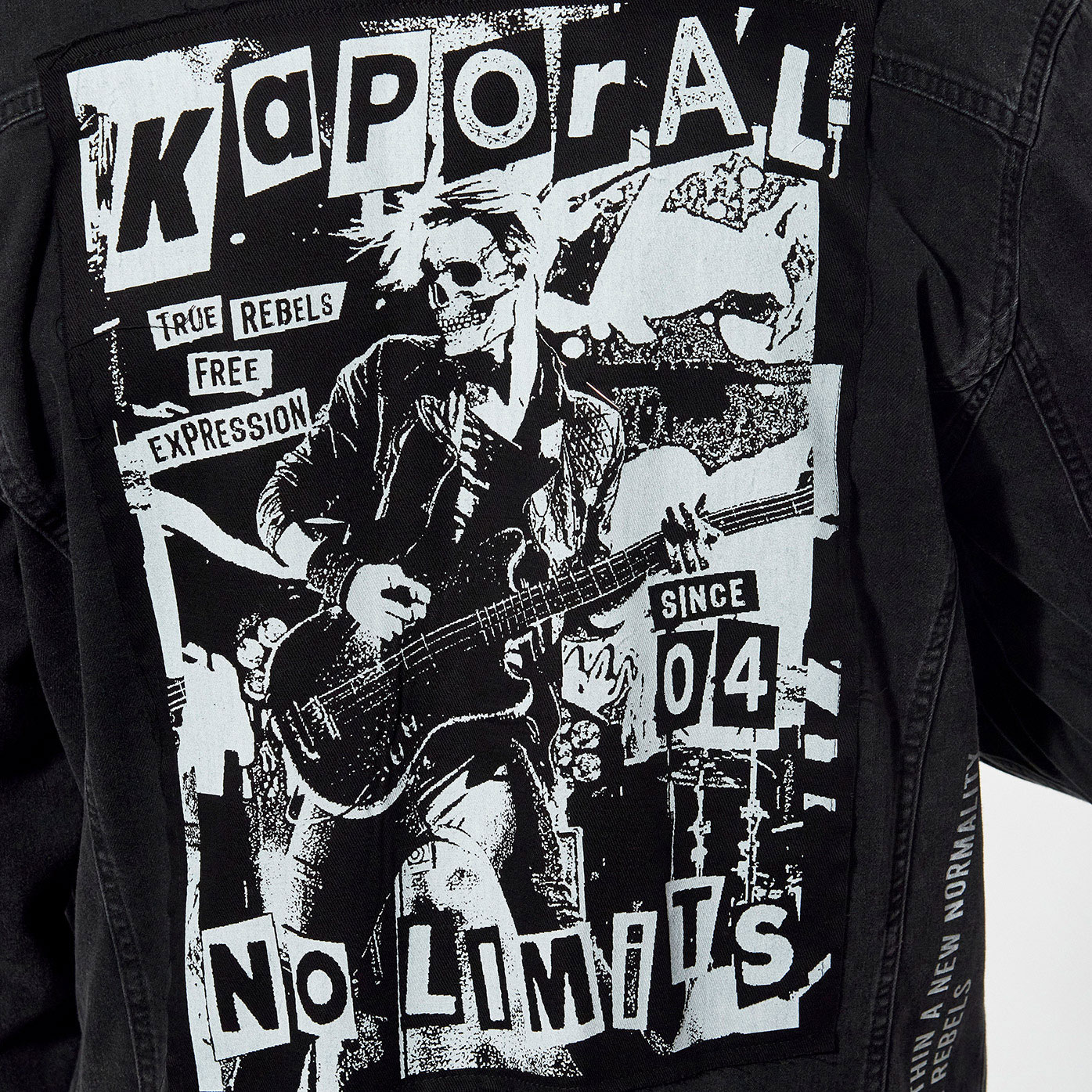 TRADE  Chemise en jean slim noir Homme avec patchs tête de mort