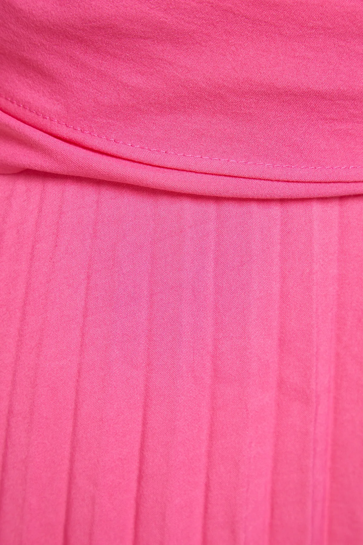 Trendyol Modest  Rosa Plisseekleid mit Taillengürtel TCTSS23DB00001