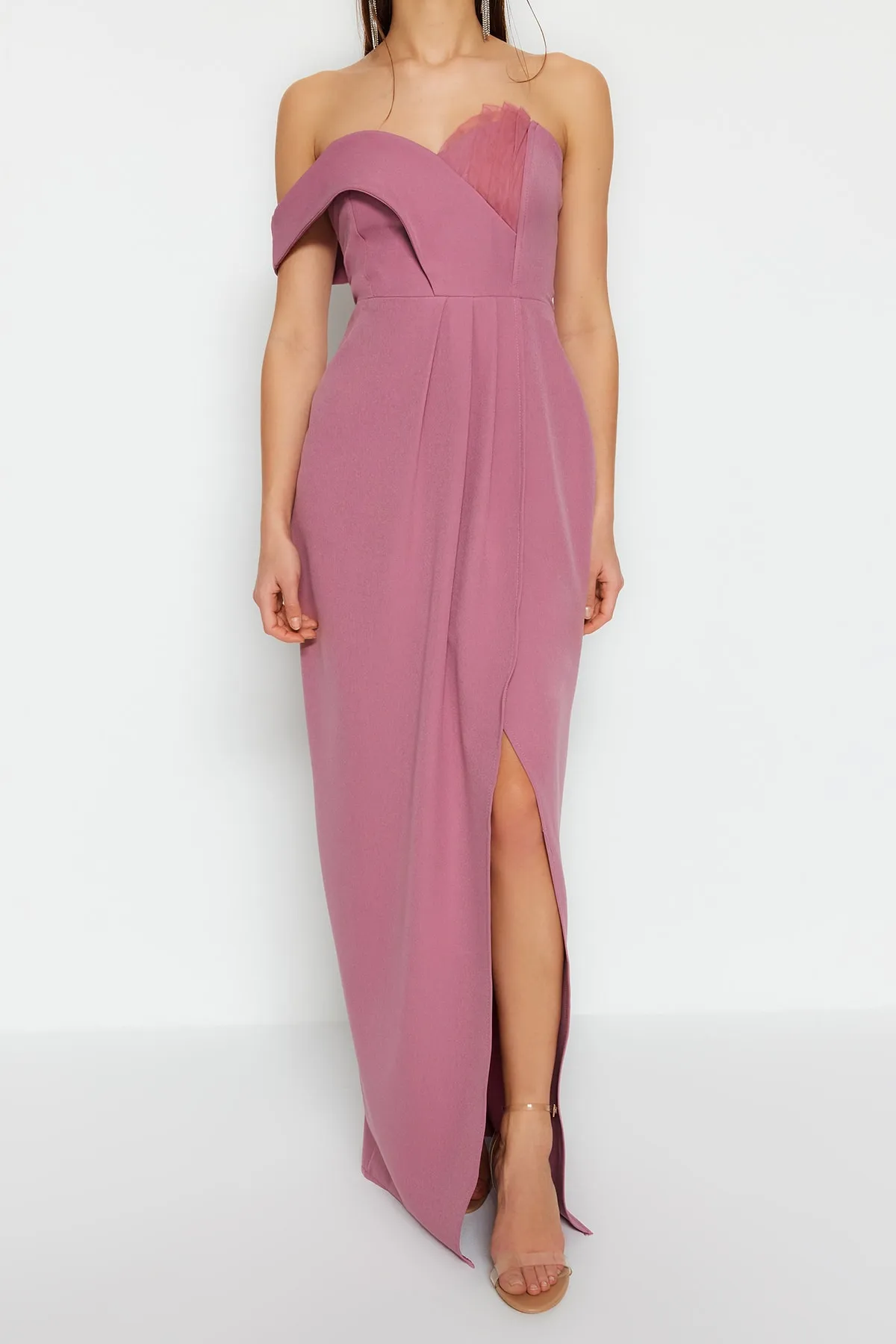 Trendyol Collection  Langes Abendkleid mit gewebtem Futter und getrockneten Rosen TPRSS23AE00236