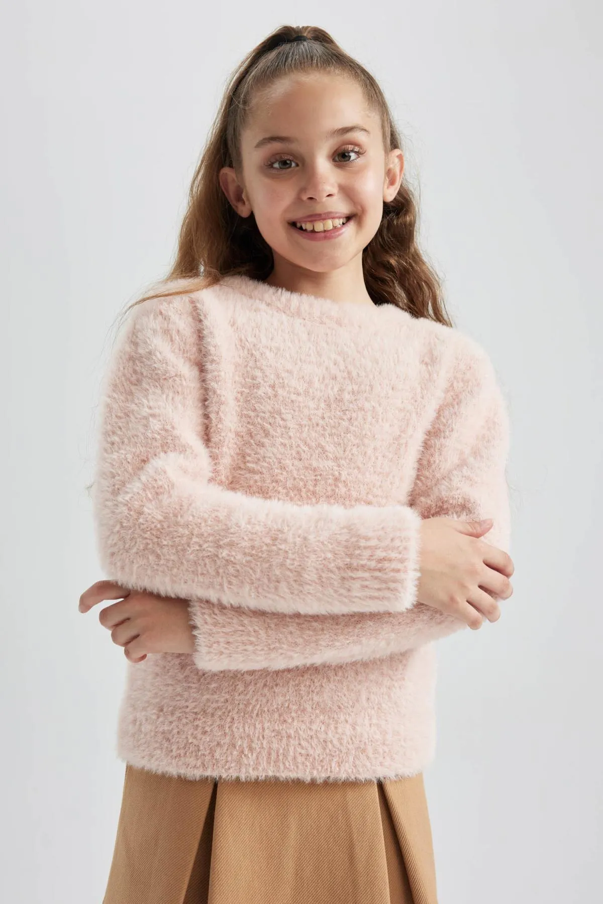 DeFacto  Strickpullover für Mädchen mit normaler Passform und Rundhalsausschnitt