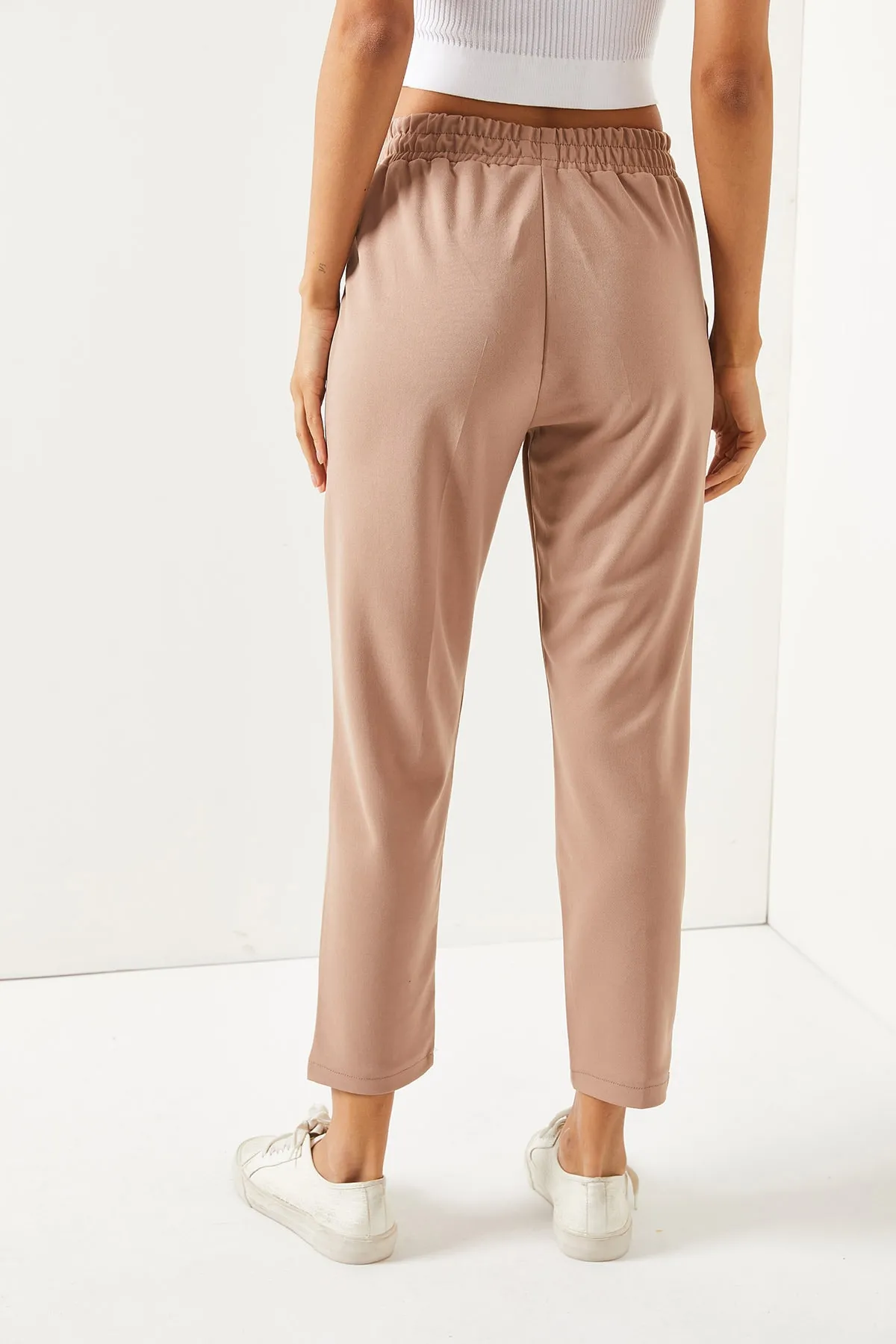 Olalook  Damen-Karottenhose mit elastischer Taille und Taschen in Milchkaffee PNT-19000203