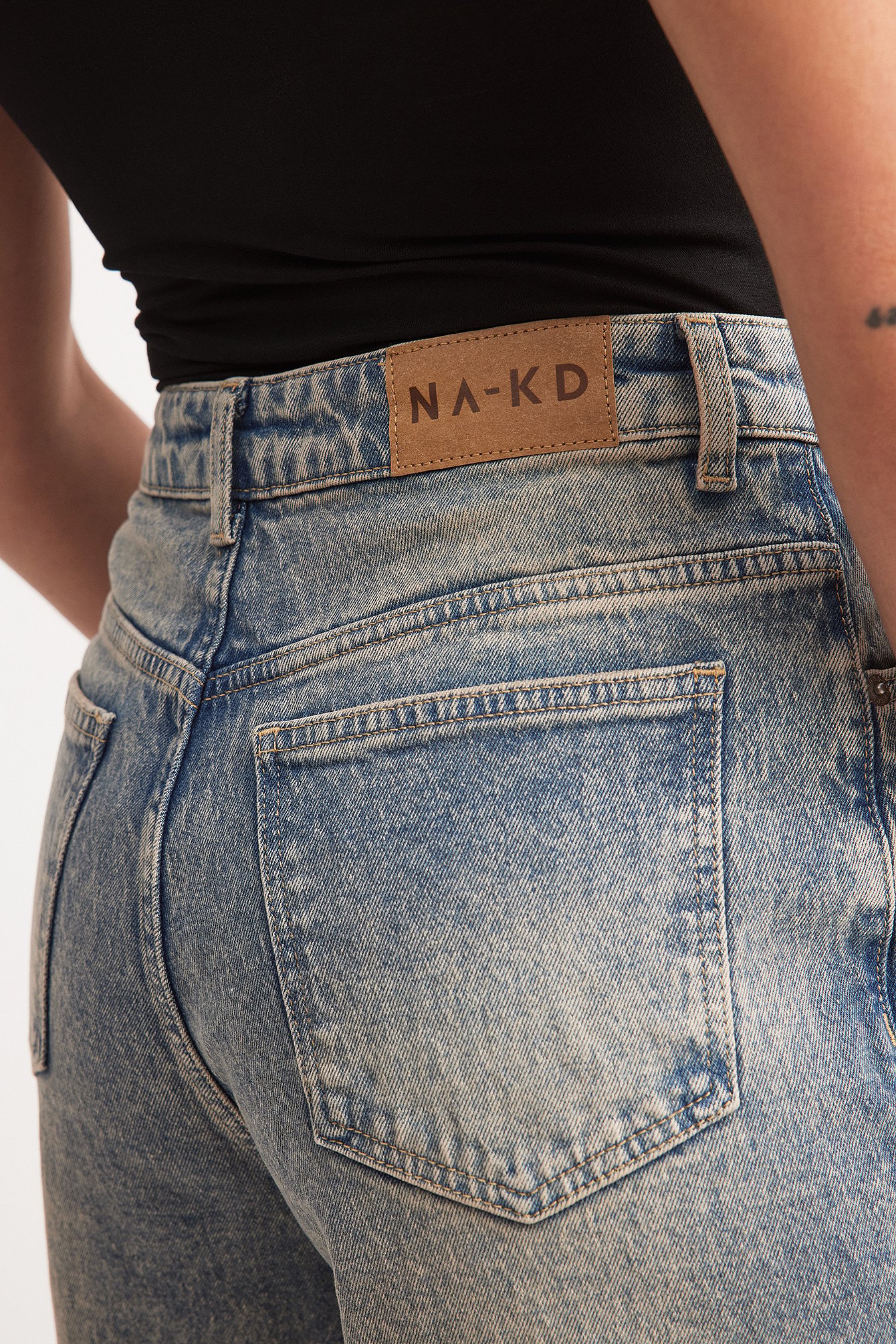 Gerade geschnittene Jeans mit hoher Taille