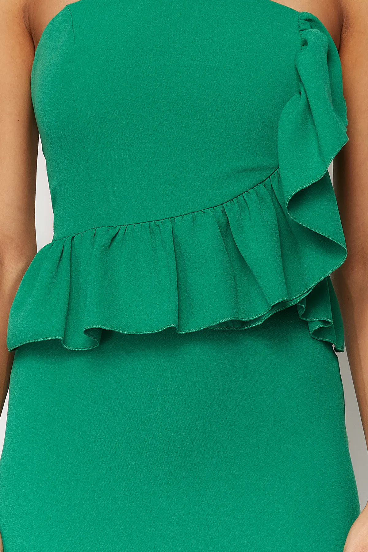 Trendyol Collection  Smaragdgrünes, gewebtes, elegantes Abendkleid mit Volants TPRSS24EL00081