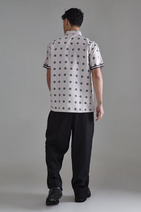 Oversize Satin-Hemd mit kurzen Ärmeln