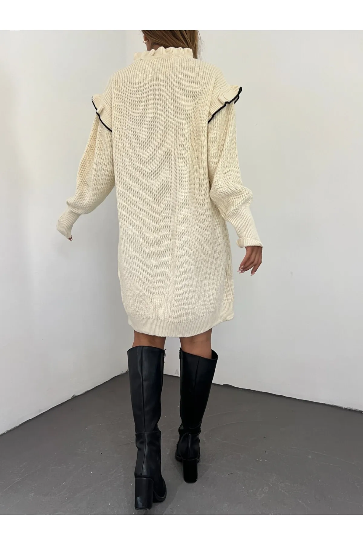 Modamorfo  Stricktunika mit Spitze und Rüschenkragen