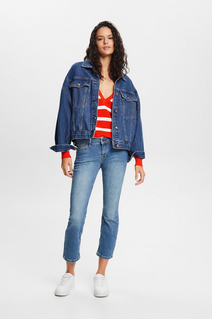 Tiefsitzende Jeans mit ausgestelltem Cropped-Bein