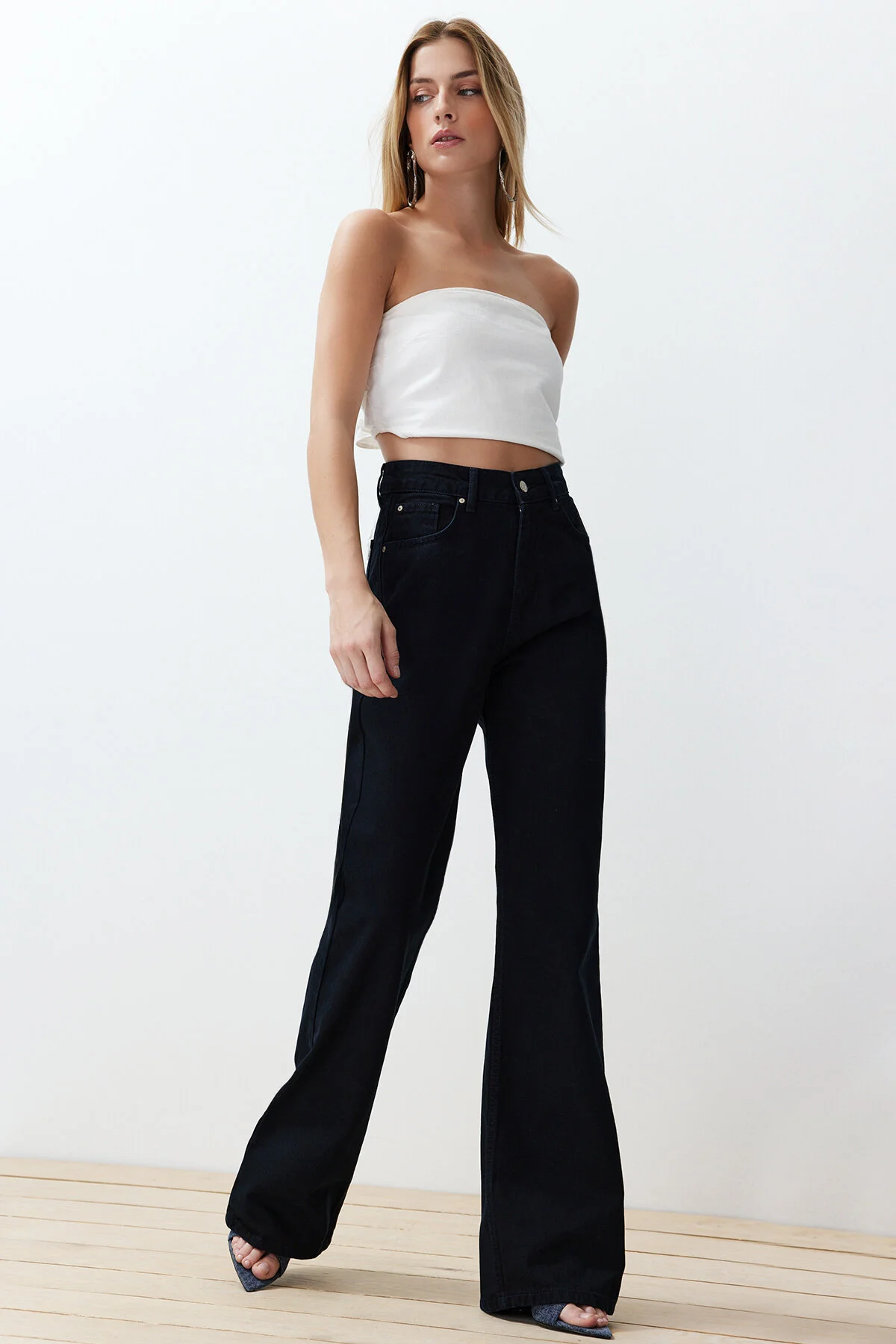 Trendyol Collection  Mitternachtsblaue Jeans mit hoher Taille und weitem Bein TWOSS24JE00305