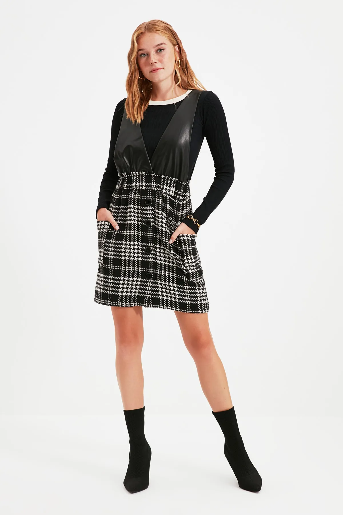 Trendyol Collection  Schwarzes kariertes Gilet-Webkleid TWOAW21EL0206