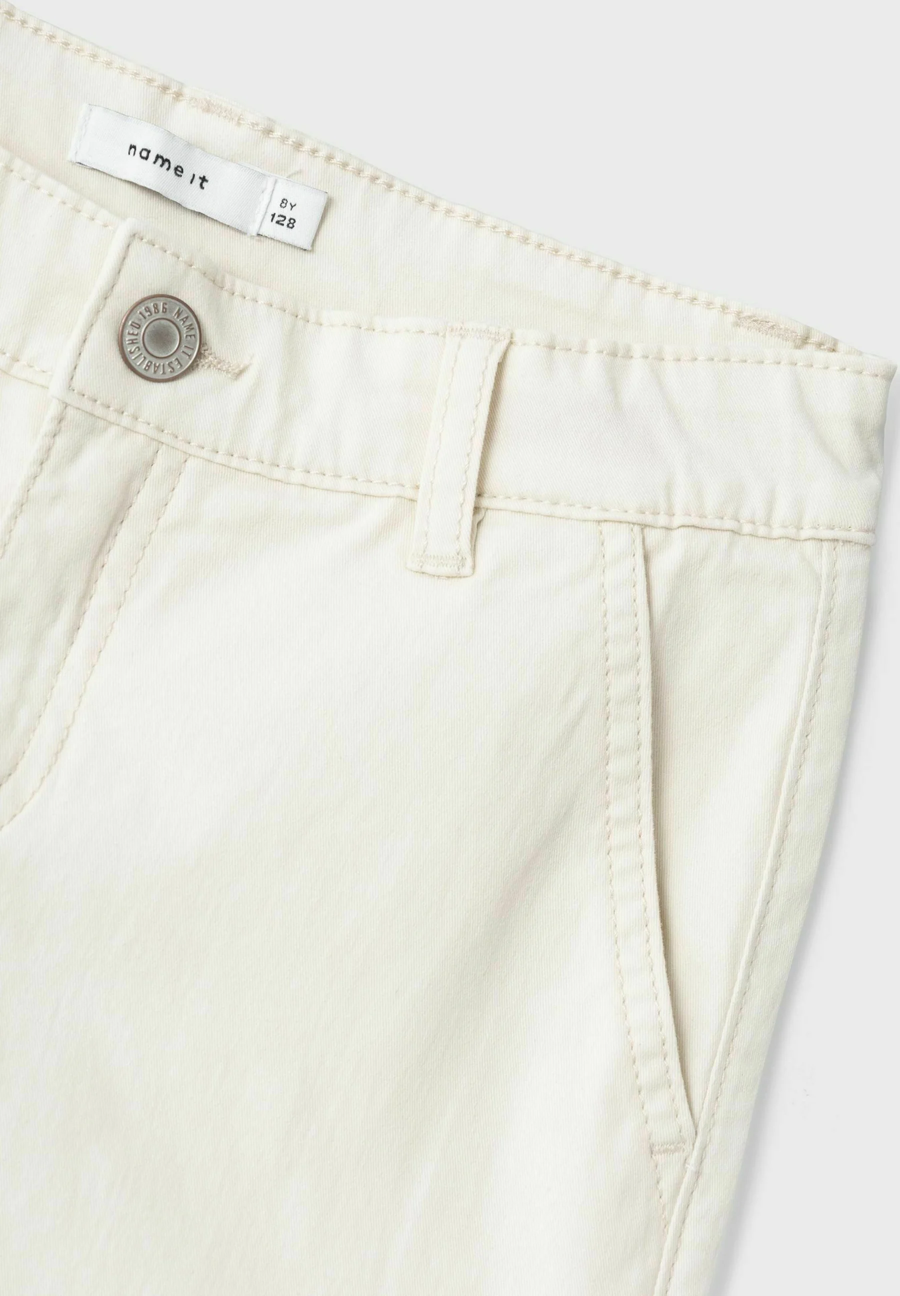 Pantalones cargo con nombre ancho
