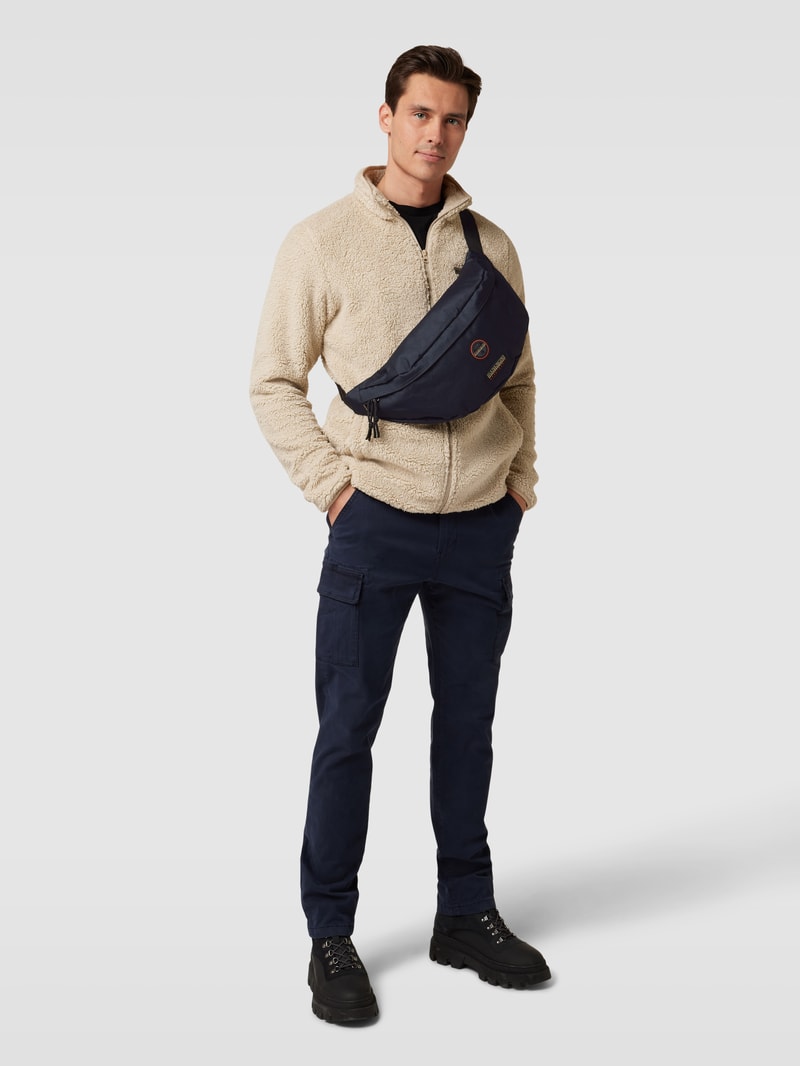 Bauchtasche mit Label-Patch in marineblau