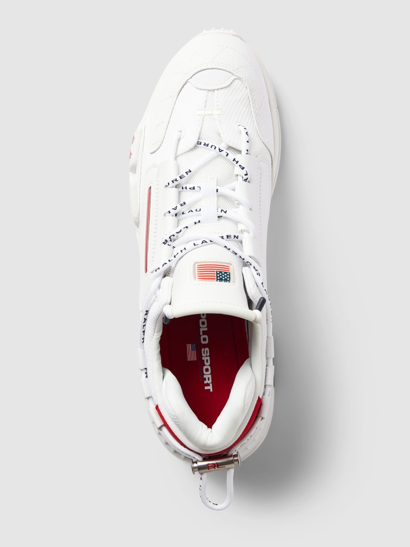 Sneaker mit Label-Detail in weiß